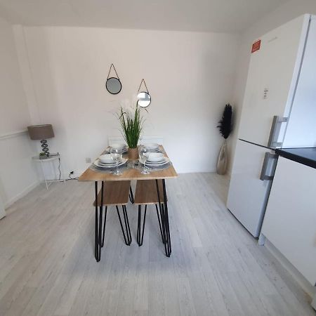 Bv Luxury Spacious 3 Bedroom House At Isaac Close แมนเชสเตอร์ ภายนอก รูปภาพ