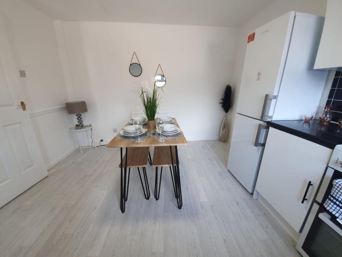 Bv Luxury Spacious 3 Bedroom House At Isaac Close แมนเชสเตอร์ ภายนอก รูปภาพ