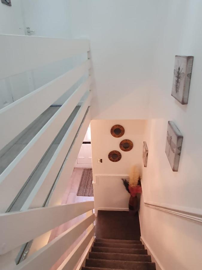Bv Luxury Spacious 3 Bedroom House At Isaac Close แมนเชสเตอร์ ภายนอก รูปภาพ
