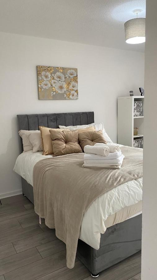 Bv Luxury Spacious 3 Bedroom House At Isaac Close แมนเชสเตอร์ ภายนอก รูปภาพ