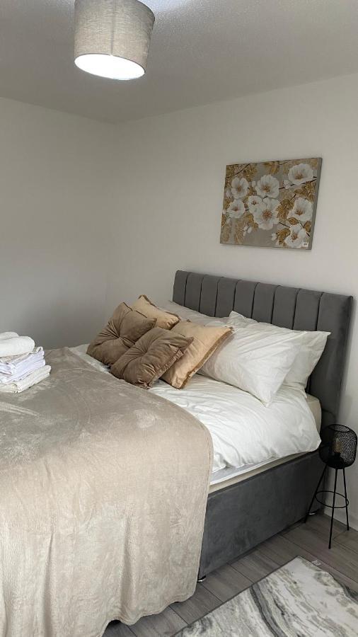 Bv Luxury Spacious 3 Bedroom House At Isaac Close แมนเชสเตอร์ ภายนอก รูปภาพ