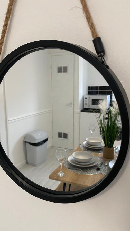 Bv Luxury Spacious 3 Bedroom House At Isaac Close แมนเชสเตอร์ ภายนอก รูปภาพ