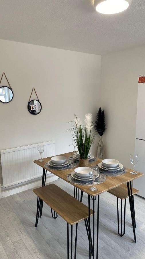Bv Luxury Spacious 3 Bedroom House At Isaac Close แมนเชสเตอร์ ภายนอก รูปภาพ