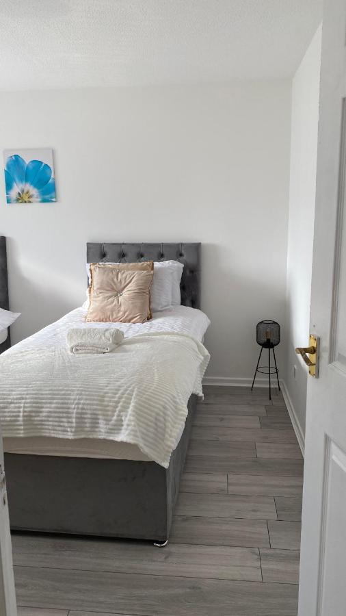 Bv Luxury Spacious 3 Bedroom House At Isaac Close แมนเชสเตอร์ ภายนอก รูปภาพ